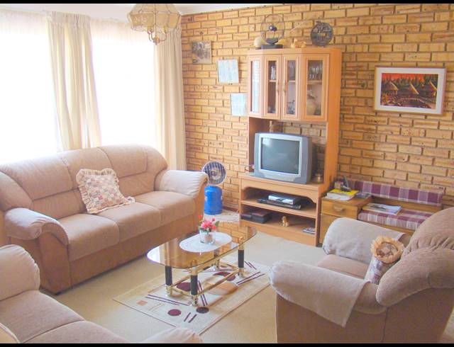 2 BEDROOM TOWNHOUSE FOR SALE IN NOORDHEUWEL